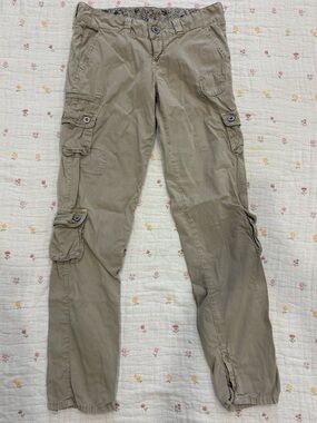 VINTAGE Y2K 2000’s Guess Khaki Low Waist Cargo Pants